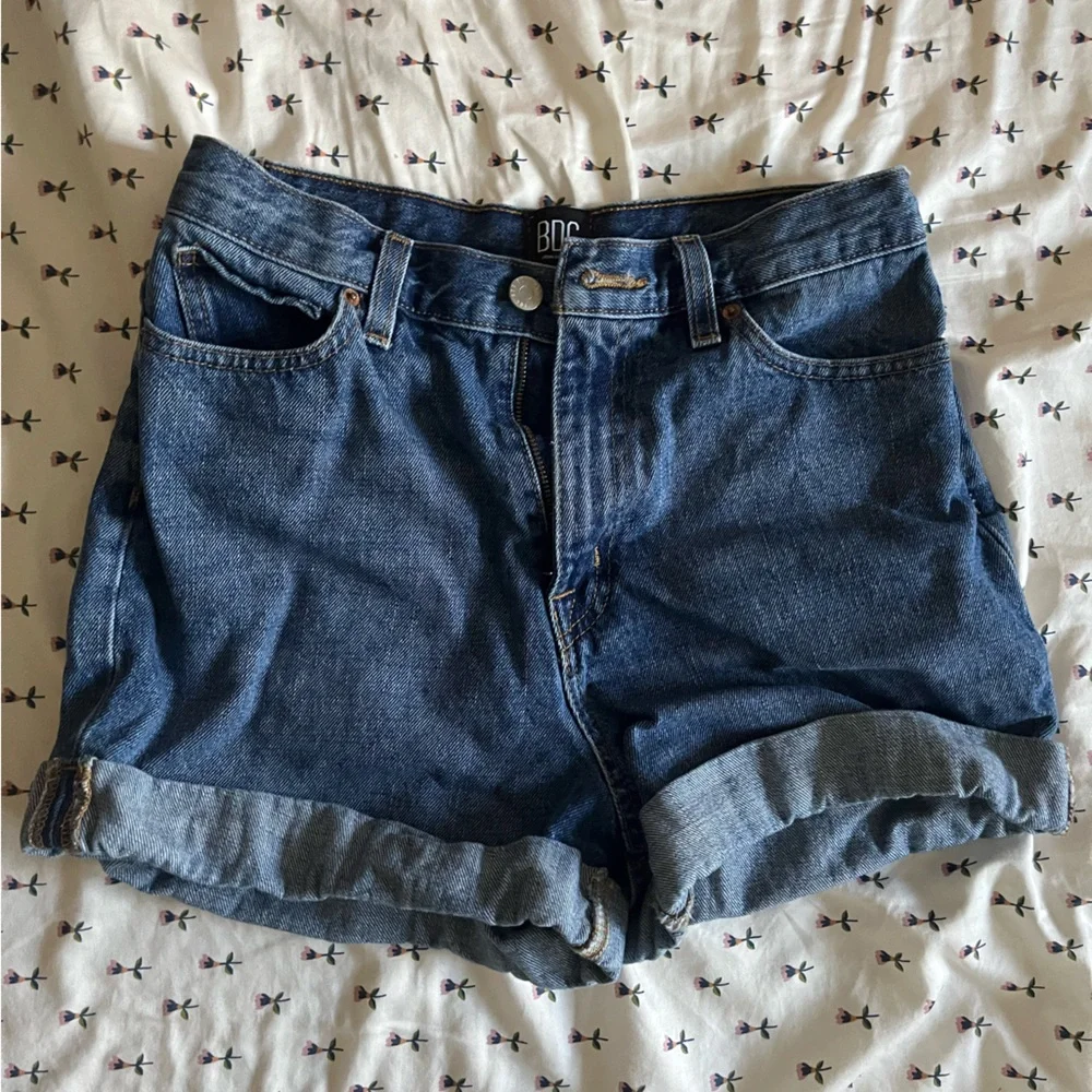 BDG Mom High-Rise Jean Short - Picture 1 of 5